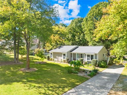 1227 Lightwood Drive sold home in Wood Hollow, Matthews, NC