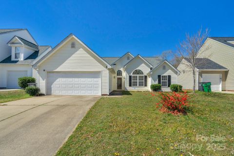 6821 Parkers Crossing Drive sold home in Parkers Crossing, Charlotte, NC