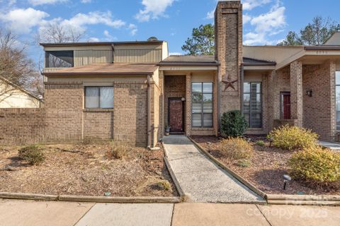 8033 Charter Oak Lane sold home in Treva Woods, Charlotte, NC