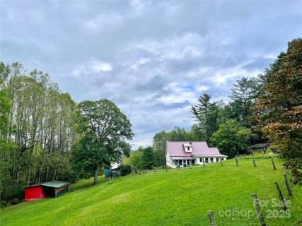 256 Forest Hill Circle sold home in Forest Hills, Brevard, NC