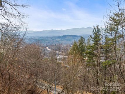 999 Secluded Forest Drive sold home in Sunny Ridge Estates, Asheville, NC