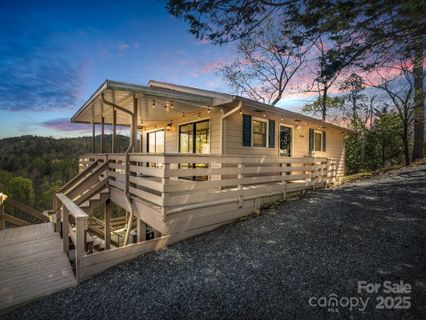 143 Wildcat Boulevard sold home in Riverbend, Lake Lure, NC