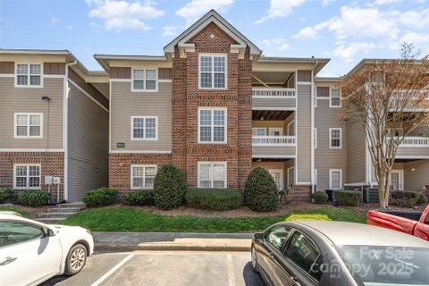 9810 Campus Walk Lane G sold home in Campus Walk, Charlotte, NC