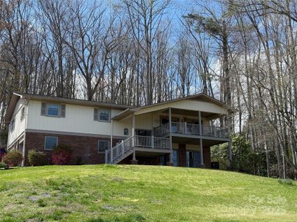 53 Oakwood Drive sold home in Ravenwood Forest, Horse Shoe, NC