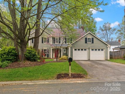 2812 Edgebrook Circle