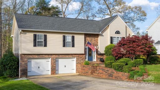 3704 25th Street Place sold home in Hickory Woods, Hickory, NC