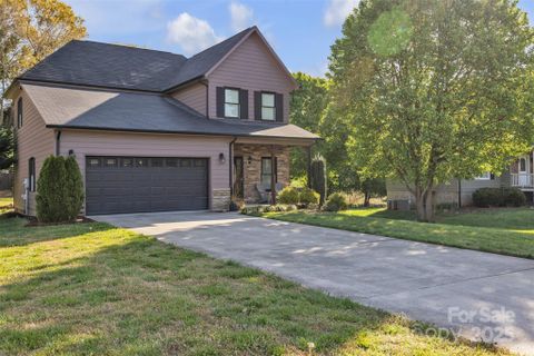 1650 Berkshire Drive sold home in Berkshire Place, Hickory, NC