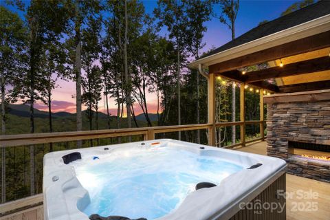 377 S Ridge Runner Road sold home in The Ridge Tops Of Hawks Nest, Burnsville, NC