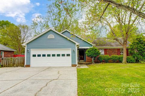 13417 Krislyn Woods Place sold home in Greycrest, Charlotte, NC