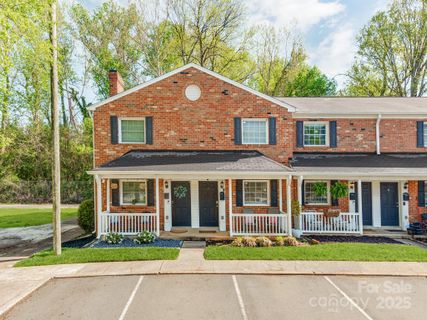 1217 Green Oaks Lane sold home in Williamsburg On Commonwealth, Charlotte, NC