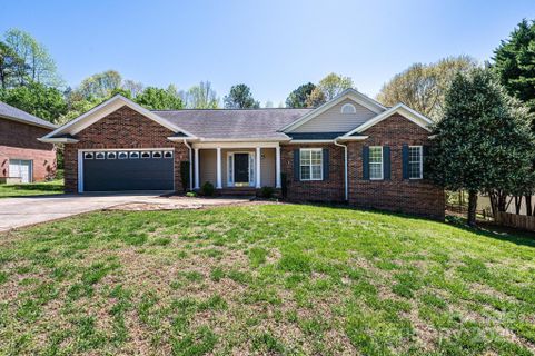 2426 36th Avenue sold home in Hickory Woods, Hickory, NC