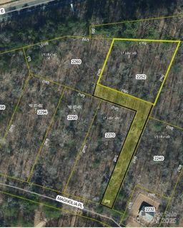 2252 Magnolia Place active home in Maverick Acres, Morganton, NC
