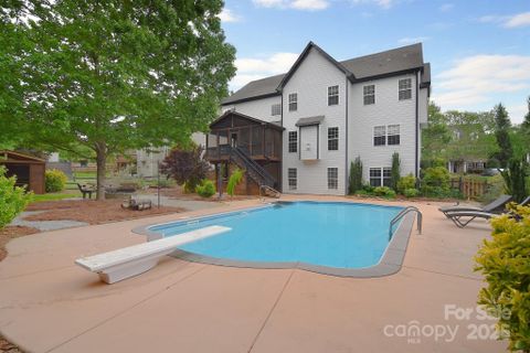 1811 Robbins Meadows Drive pending home in Briarcrest, Waxhaw, NC