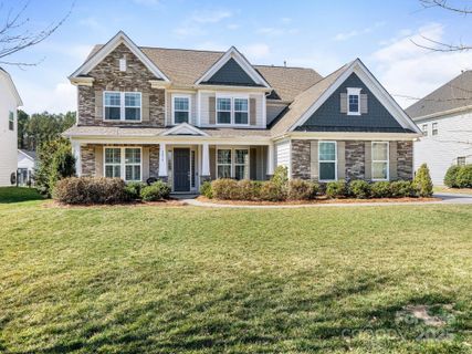 5078 Hyannis Court sold home in The Highlands At Weddington, Matthews, NC