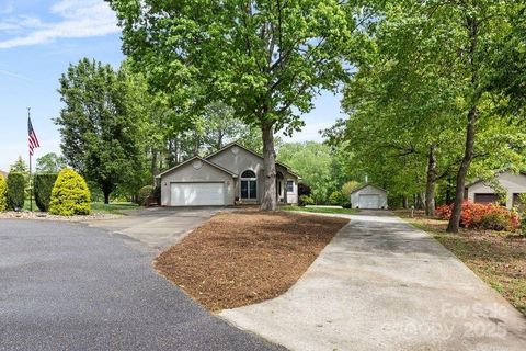 3764 Glenn Oaks Drive sold home in Glenn Oaks, Maiden, NC