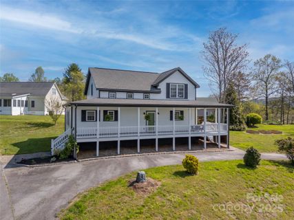 209 Hidden Meadow Drive sold home in Mountain Meadows, Hendersonville, NC
