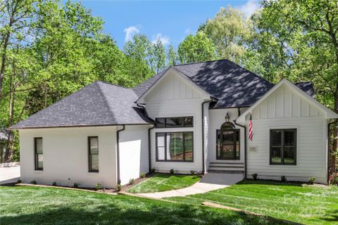 5538 Camelot Drive