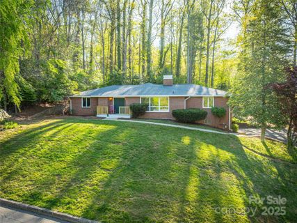 31 Pheasant Drive sold home in Oak Forest, Asheville, NC