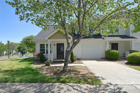 6631 Vlosi Drive sold home in Carmel Heights, Charlotte, NC