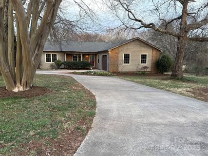 3498 Yorkland Drive sold home in Tanglewood Park, Hickory, NC