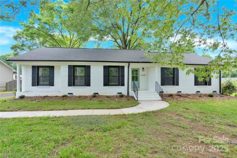 6600 Knightswood Drive active home in Olde Providence, Charlotte, NC