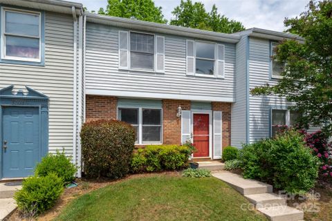7309 Pebblestone Drive sold home in Waterford Townhomes, Charlotte, NC