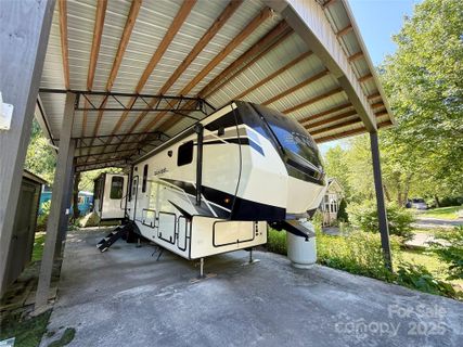 195 Finch Way active home in Blue Ridge Rv Properties, West Jefferson, NC