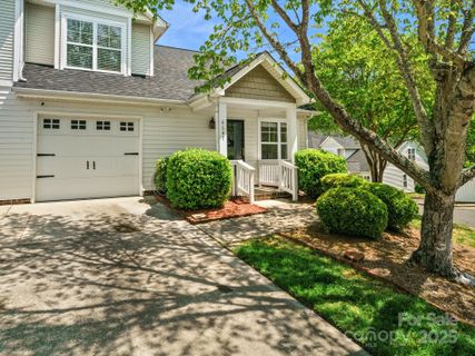 6647 Vlosi Drive sold home in Carmel Heights, Charlotte, NC