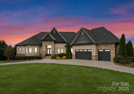 767 Pinnacle Drive pending home in Pinnacle Ridge, Iron Station, NC