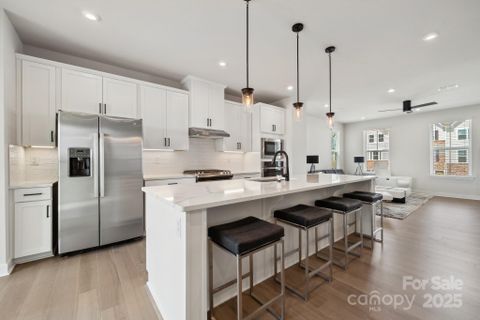 9823 Oaklawn Boulevard sold home in Oaklawn, Huntersville, NC