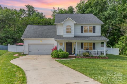 636 Sadler Glen Drive sold home in Sadler Ridge, Charlotte, NC