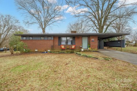 401 Clover Lane sold home in Meadowbrook Acres, Newton, NC