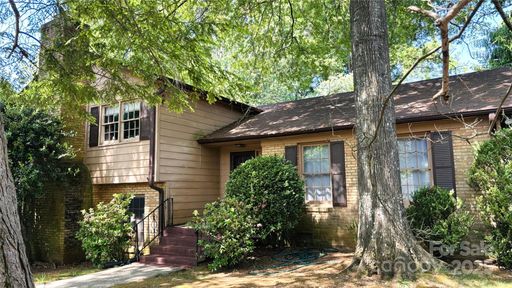 425 Roselawn Place