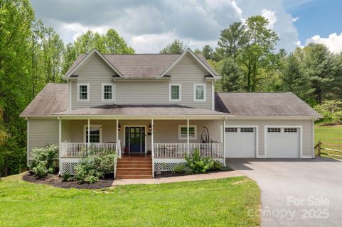 301 Wagram Place sold home in Beaumont Estates, Hendersonville, NC