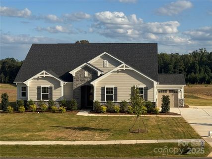 2512 Mabel Lane