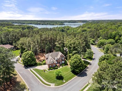 221 Silvercliff Drive