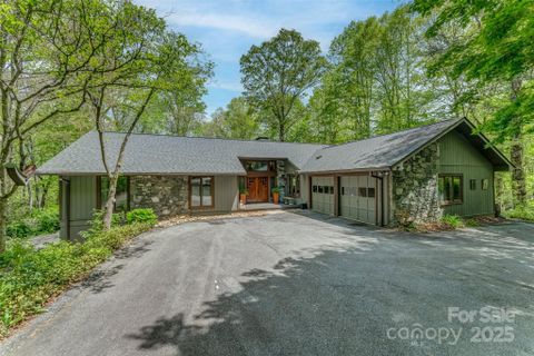 207 Kingfisher Road sold home in Illahee Hills, Brevard, NC