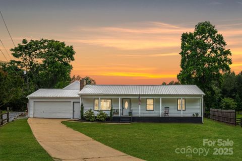 2054 Hickory Hills Drive sold home in Hickory Hills, Denver, NC