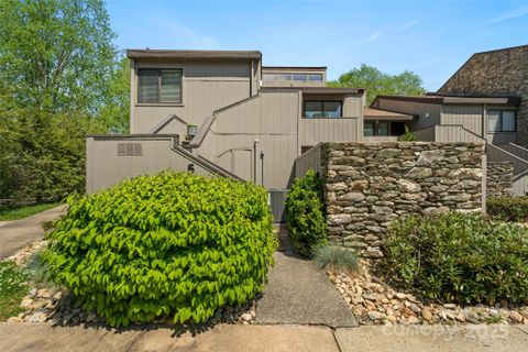 5 Lakemoor Lane sold home in Lakemoor Village, Hendersonville, NC