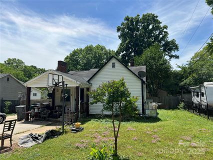1212 Meadow Lane pending home in Plaza Forest, Charlotte, NC