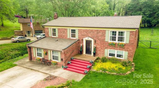 162 Fairway Hills Drive sold home in Fairway Hills, Waynesville, NC