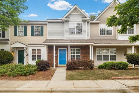 13660 Meade Glen Court sold home in Bennington Place, Charlotte, NC