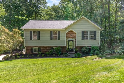 4700 Hickory Grove Road sold home in Hickory Lane, Mount Holly, NC