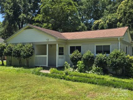 1733 Merry Oaks Road active home in Country Club, Charlotte, NC