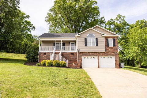2139 Olde Farm Road sold home in Olde Farm, Hudson, NC