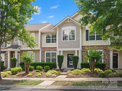 8037 Lynwood Square
