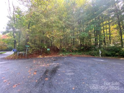 98 Oak Gate Drive sold home in Flat Rock Lakes, Hendersonville, NC