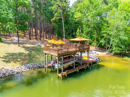 18311 Rosapenny Road sold home in Rosapenny Peninsula, Charlotte, NC