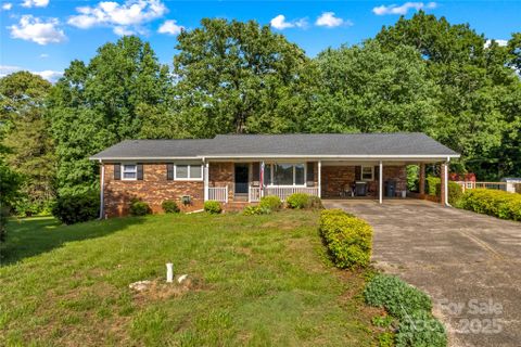 157 E Meadowview Drive sold home in Meadowview Estates, Statesville, NC