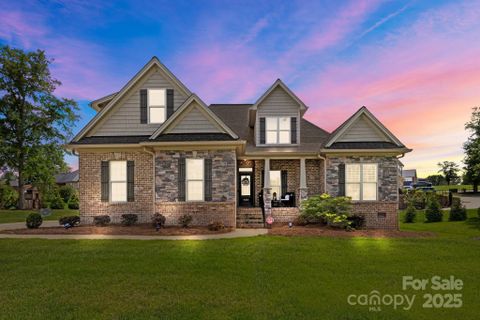 335 Wintergreen Court sold home in Hall Crossing, Kings Mountain, NC